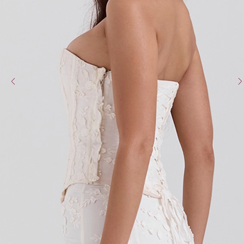 ❌SOLD❌ House of CB Dakota Vintage Ivory Embroidered Strapless Corset - Picture 3 of 13